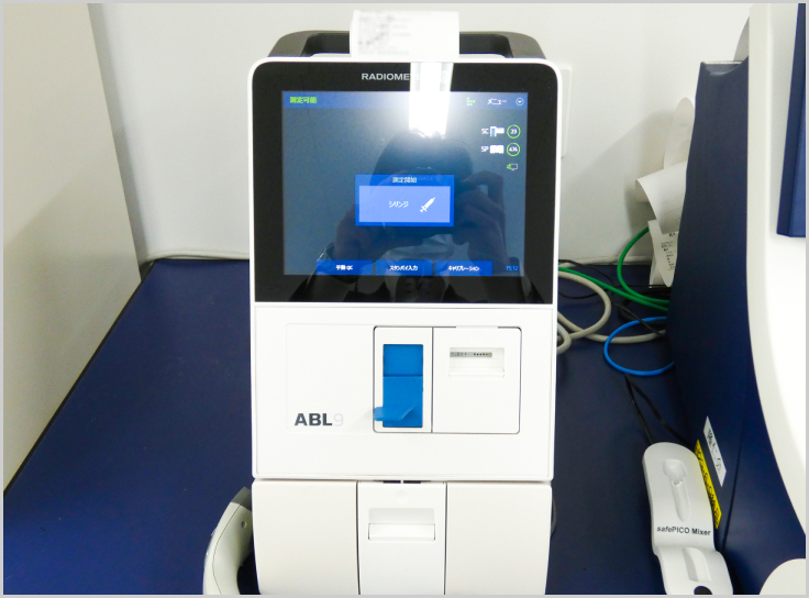 血液ガス分析装置ALB9（ラジオメーター社製）
